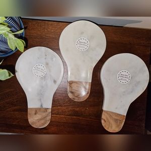 Cuillere Reste spoon rest/holder.